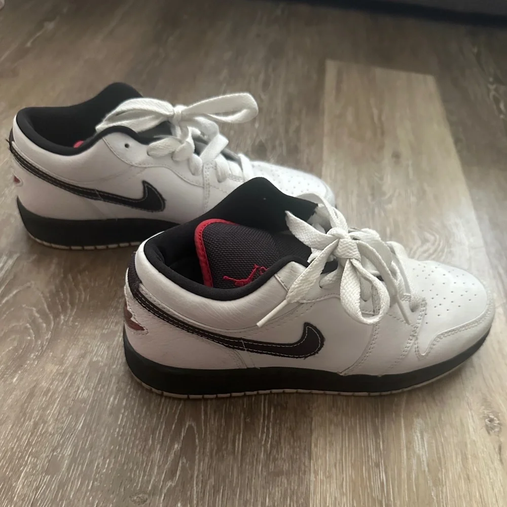 AIR JORDAN 1 Phat Low (GS) White/Red/Black SIZE 6 KIDS Athletic Basketball Fit - Picture 4 of 6
